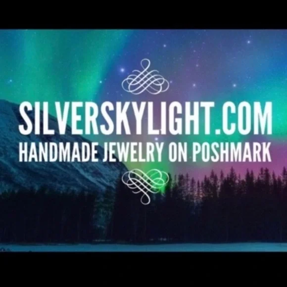 Druzy quartz choker . Rainbow iridescent druzy crystal quartz leather choker - Picture 9 of 12